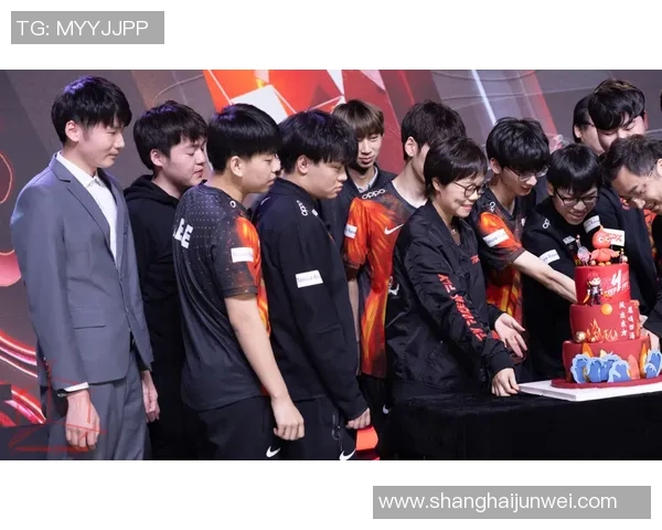 DOTA2战术解析：深入探讨FPX战队的战略转型与成功之道